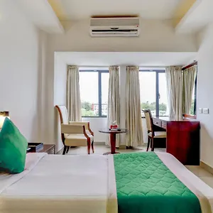 Luciya 2*, Kochi India